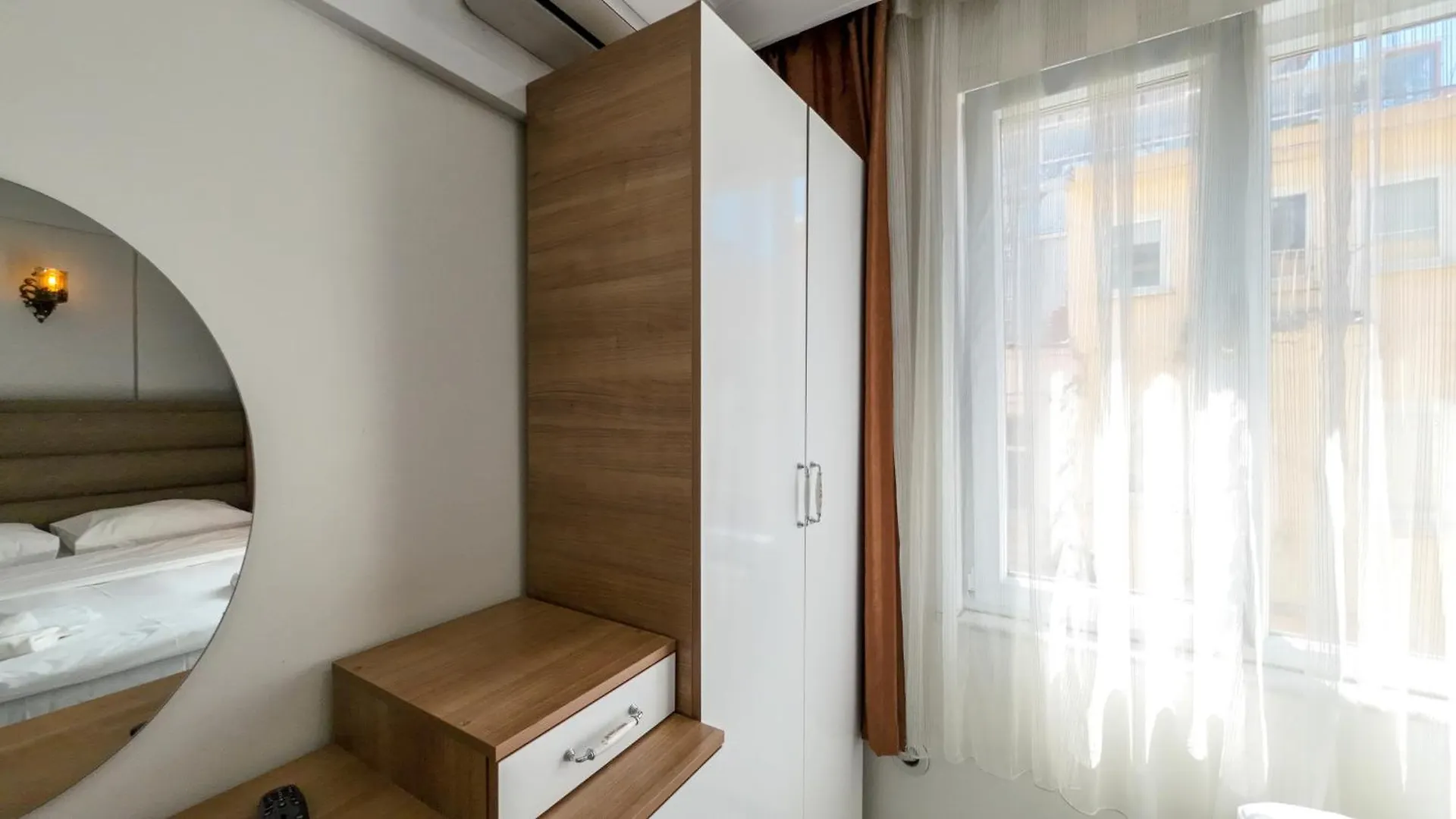 Laos Otel İstanbul