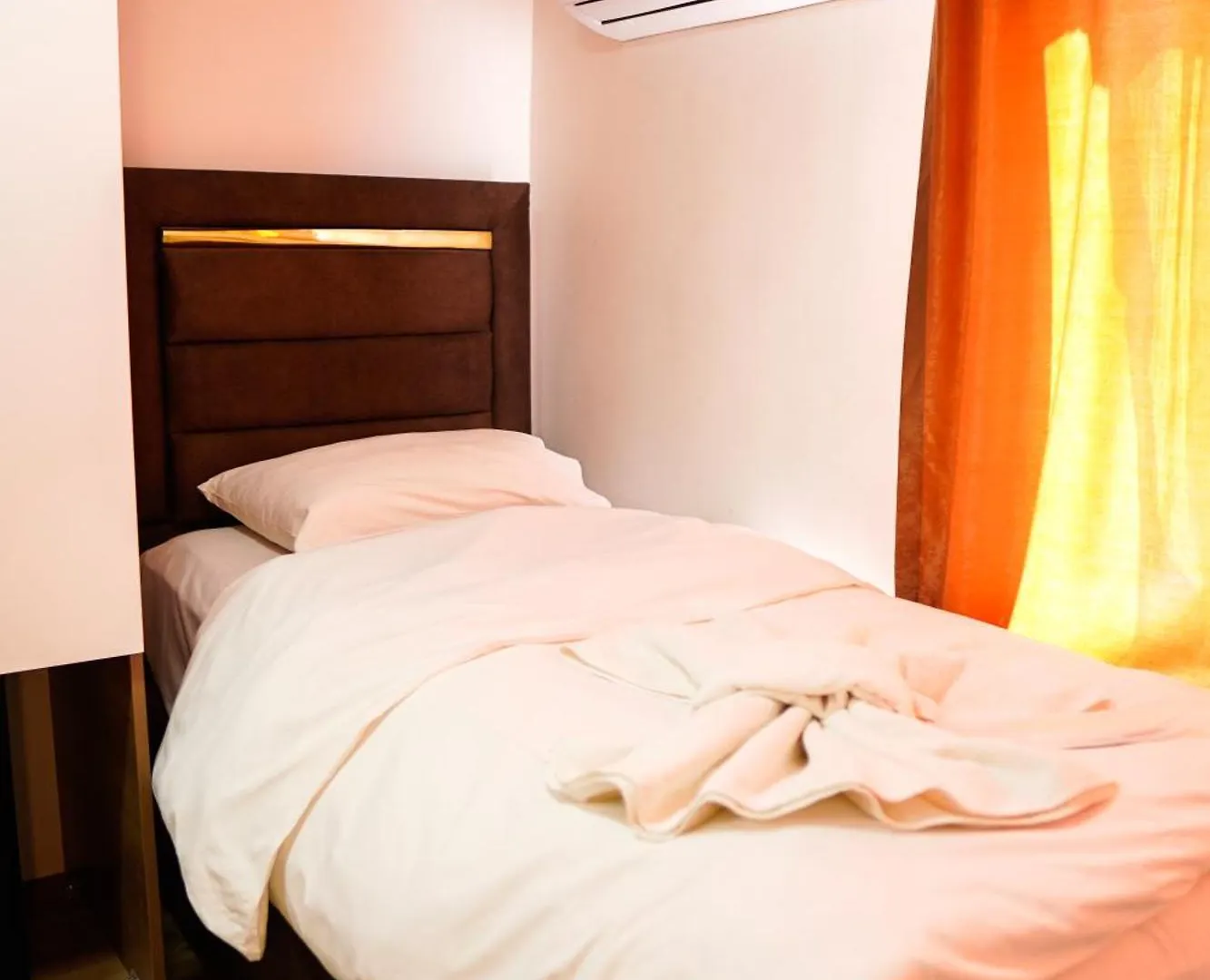 Laos Otel Istambul