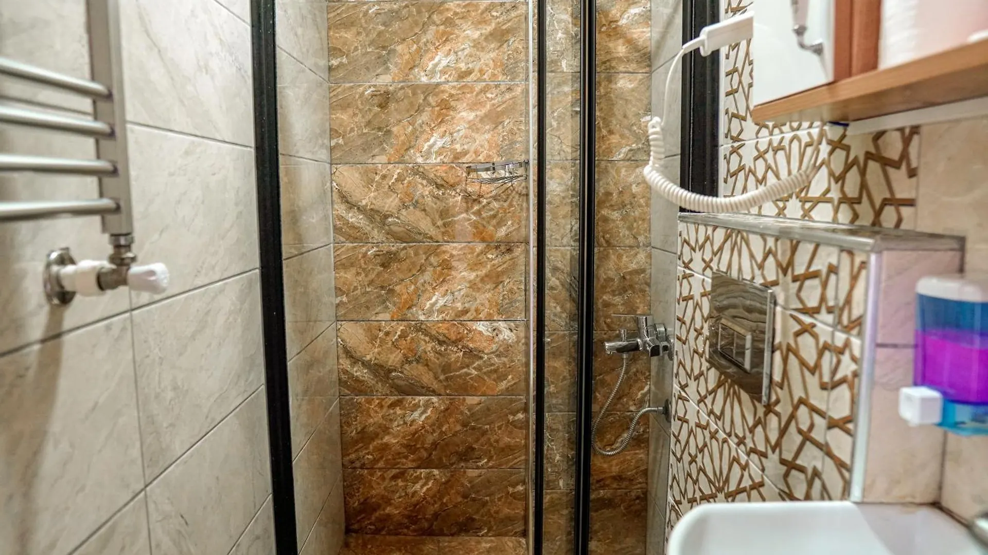 Laos Otel İstanbul