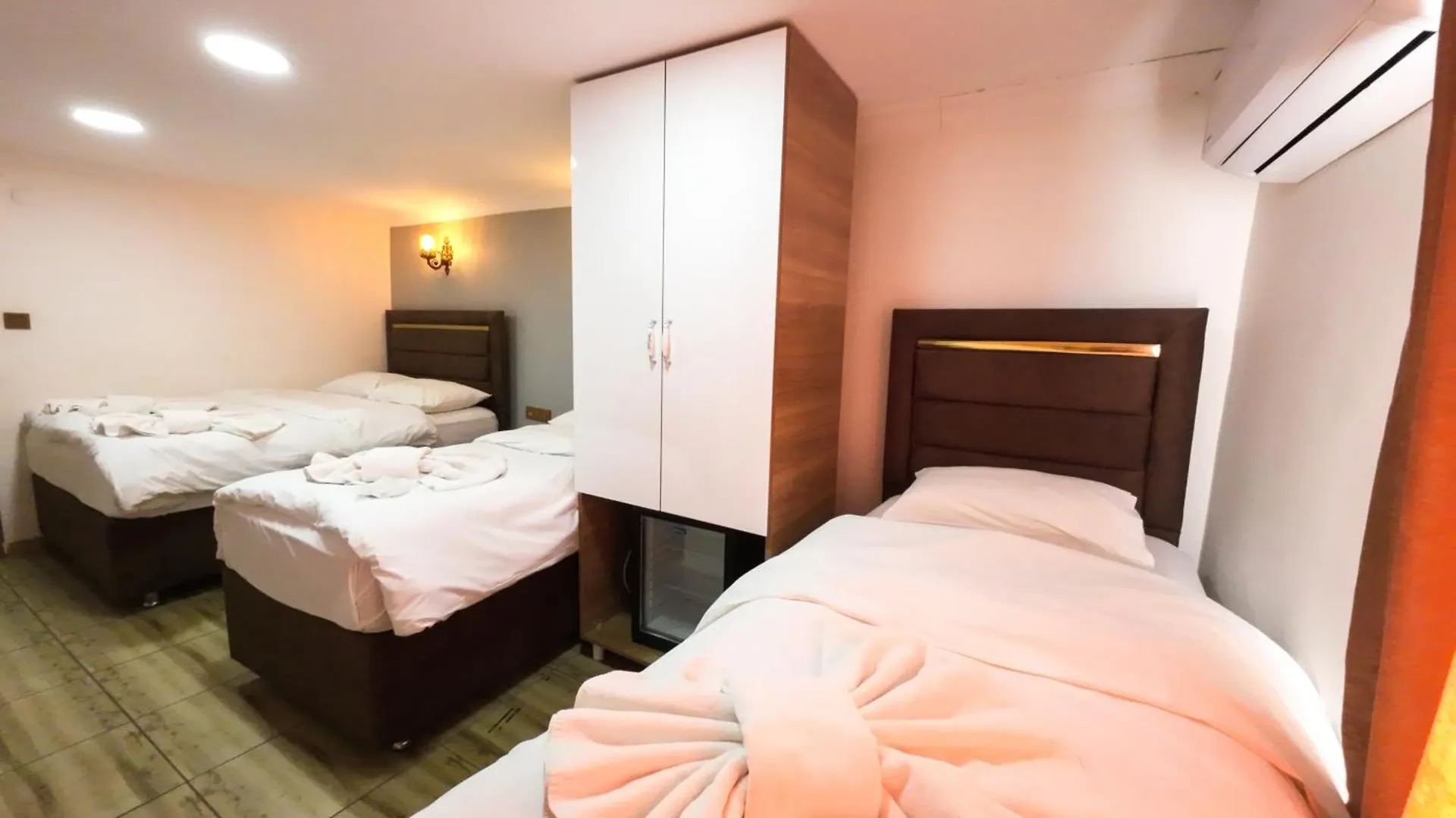 Laos Otel Istambul 0*,